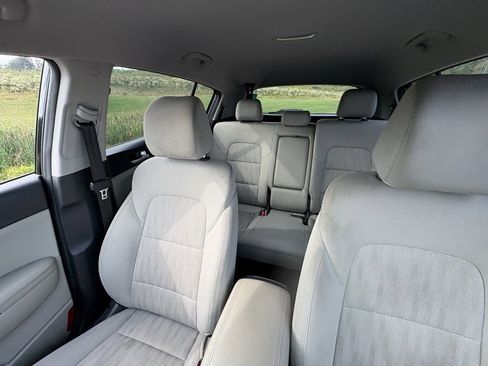 Used 2021 Kia Sportage LX image 40