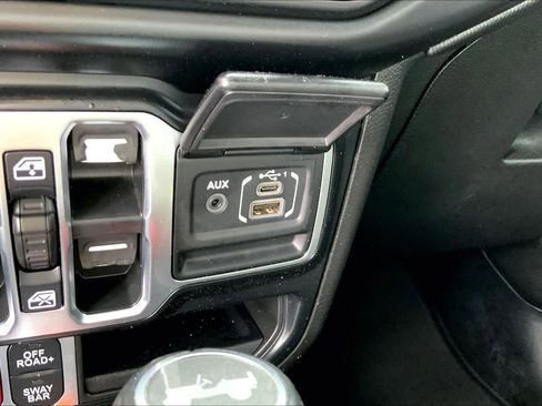 Used 2022 Jeep Wrangler Unlimited Rubicon AWD/4WD image 30