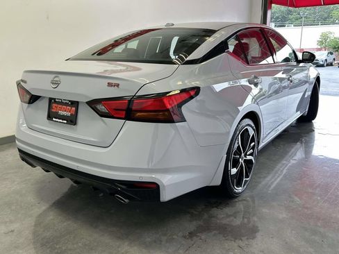 Used 2025 Nissan Altima 2.5 SR w/ SR Premium Package FWD image 3
