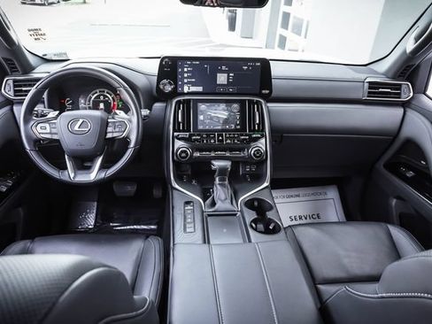 Used 2024 Lexus LX 600 4WD w/ Luxury Package image 17