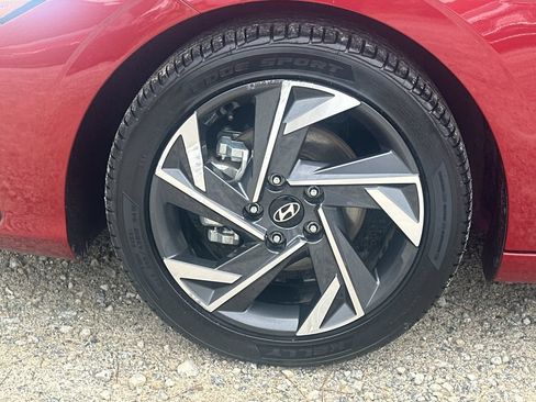 Used 2025 Hyundai Elantra SEL FWD image 11