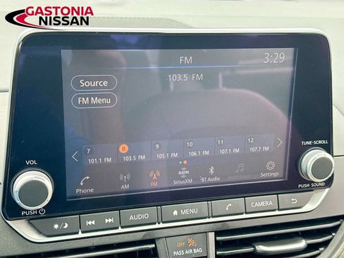 Used 2025 Nissan Altima 2.5 SV FWD image 19