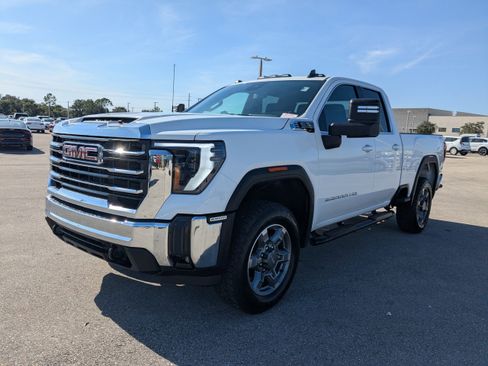 Used 2025 GMC Sierra 2500 SLE w/ SLE Value Package; image 9
