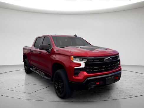 Used 2025 Chevrolet Silverado 1500 LT Trail Boss w/ Convenience Package II AWD/4WD image 3