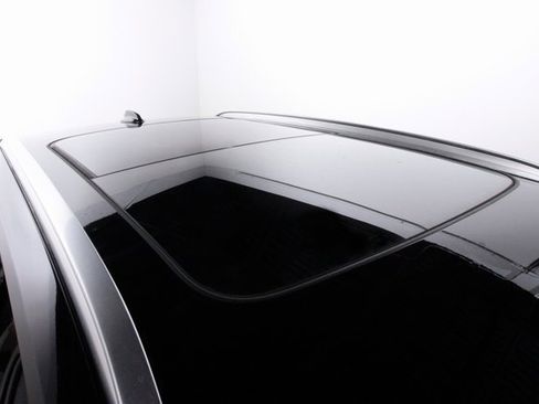 Certified 2025 Volvo XC40 B5 Plus image 39