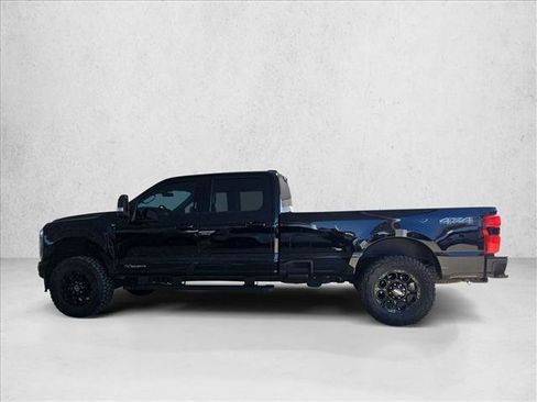 Used 2023 Ford F250 XLT w/ Black Appearance Package AWD/4WD image 8