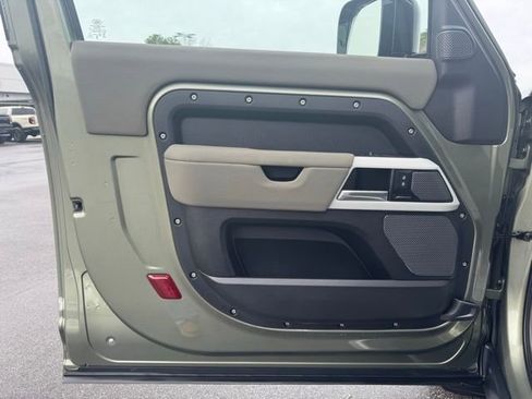 Used 2023 Land Rover Defender 90 S image 15