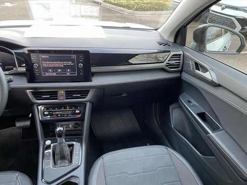 New 2026 Volkswagen Taos SE FWD image 6
