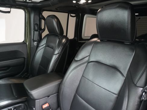 Used 2021 Jeep Wrangler Unlimited Sahara AWD/4WD image 13