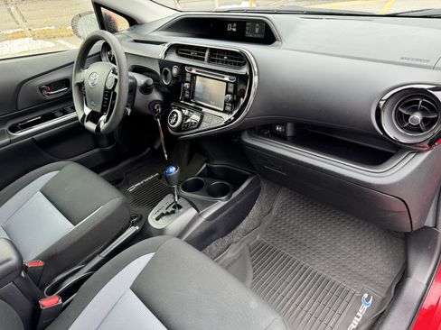 Used 2019 Toyota Prius C L image 37
