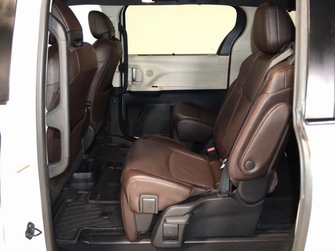 Used 2022 Toyota Sienna Platinum image 50