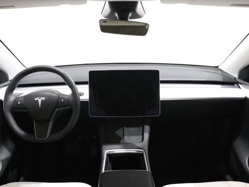 Used 2025 Tesla Model Y Long Range AWD/4WD image 13