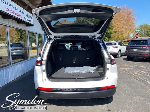 New 2025 Jeep Grand Cherokee Altitude AWD/4WD image 20