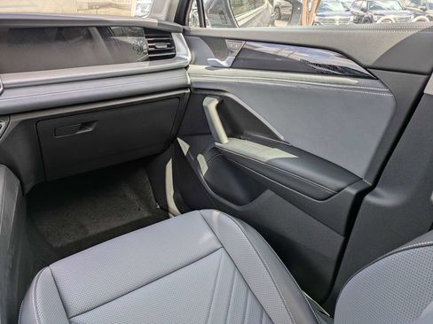 New 2026 Volkswagen Tiguan SE FWD image 21