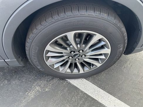 Used 2022 Lincoln Nautilus Reserve image 22