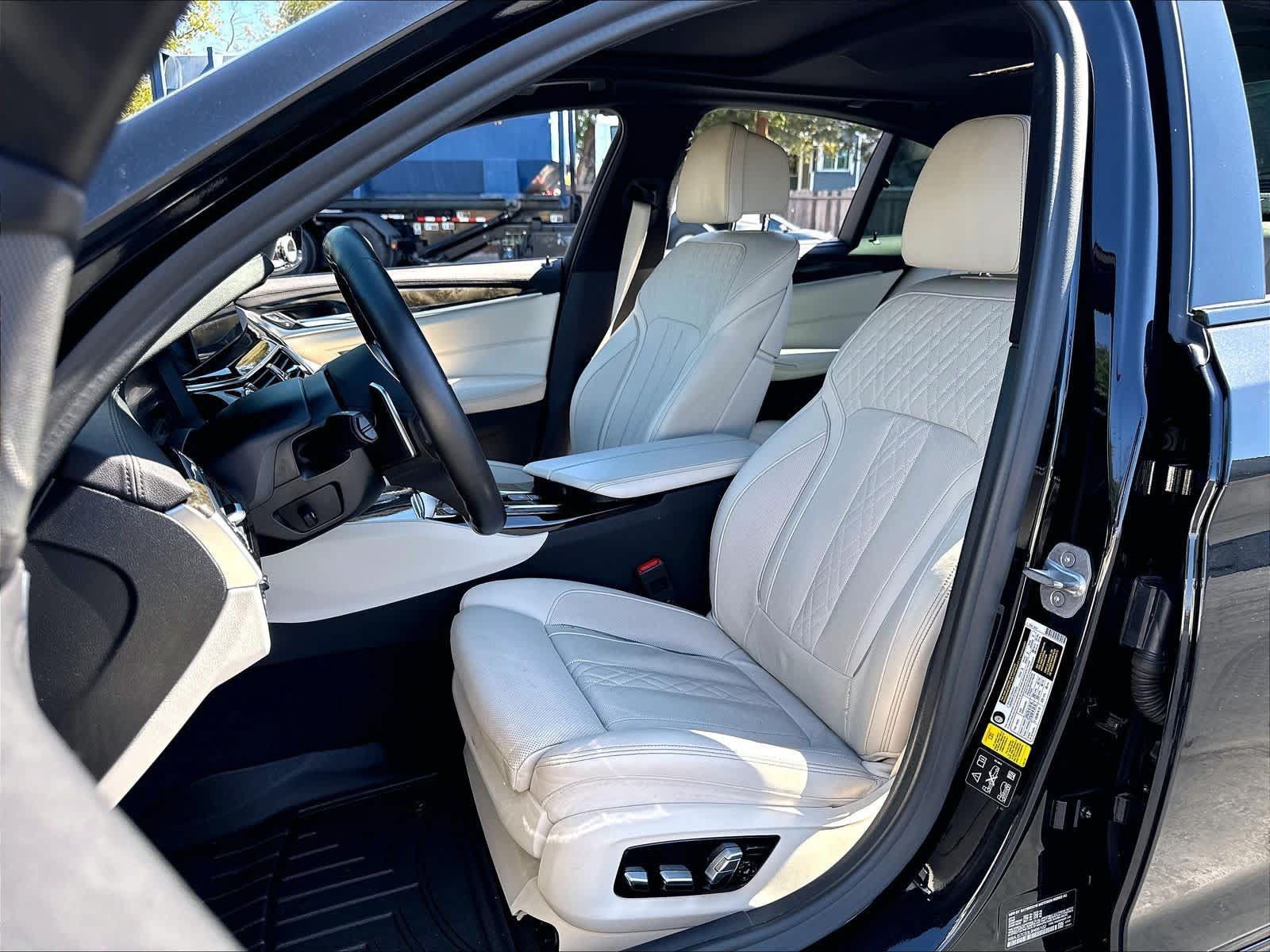 Used 2020 BMW M550i xDrive w/ Executive Package AWD/4WD image 28