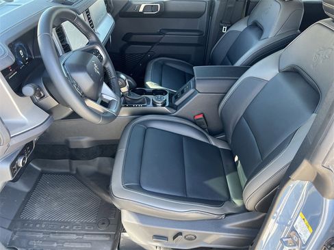 New 2025 Ford Bronco Outer Banks w/ Sasquatch Package image 17