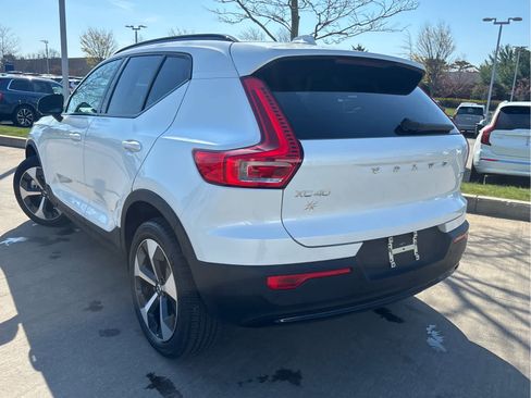 Used 2026 Volvo XC40 B5 Plus AWD/4WD image 4
