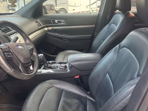 Used 2018 Ford Explorer XLT w/ Equipment Group 202A image 13