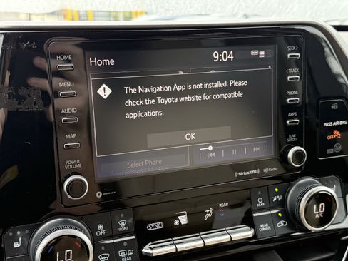 Used 2021 Toyota Highlander XLE FWD image 38