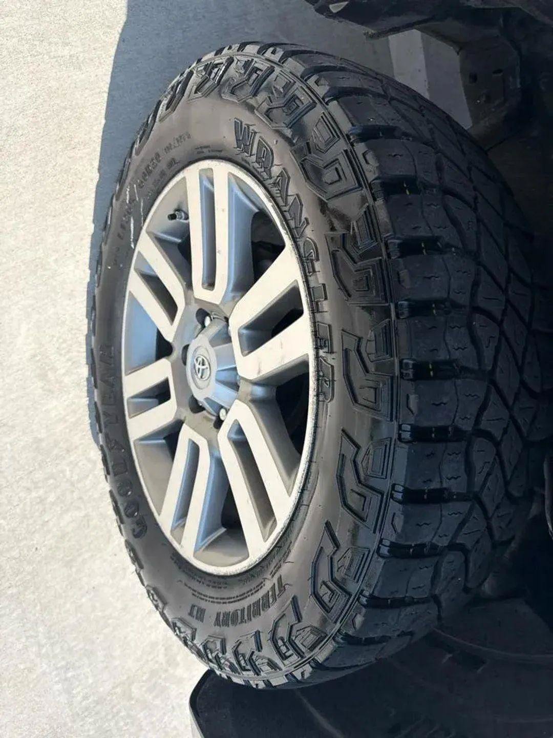 Used 2011 Toyota 4Runner Limited w/ Convenience Pkg AWD/4WD image 21