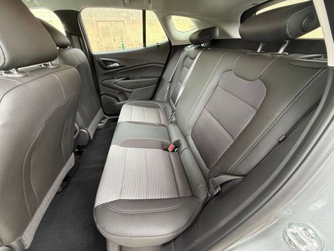 Used 2025 Chevrolet Trax LT image 23