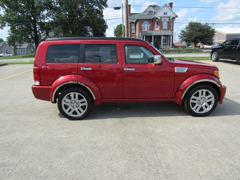 Used 2010 Dodge Nitro SXT AWD/4WD image 2