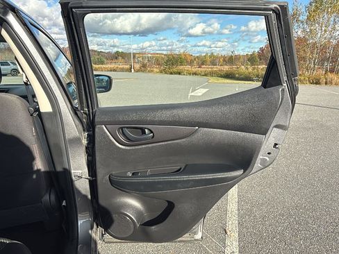 Used 2020 Nissan Rogue Sport S image 19