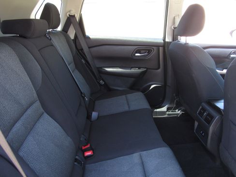Used 2024 Nissan Rogue SV AWD/4WD image 11