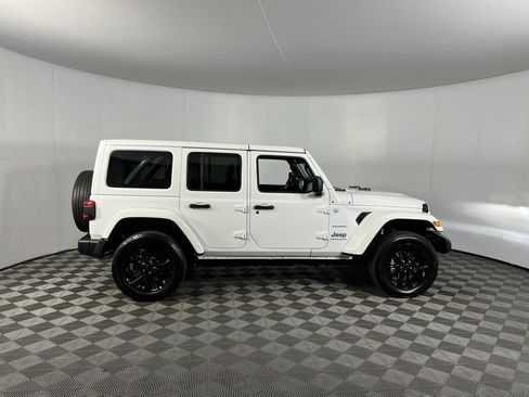 Used 2024 Jeep Wrangler Unlimited Sahara w/ Technology Group image 5