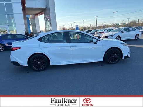 Certified 2025 Toyota Camry Hybrid image 5