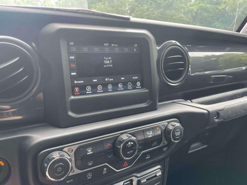 Used 2022 Jeep Gladiator Sport AWD/4WD image 27