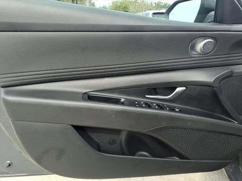 New 2025 Hyundai Elantra SEL image 14