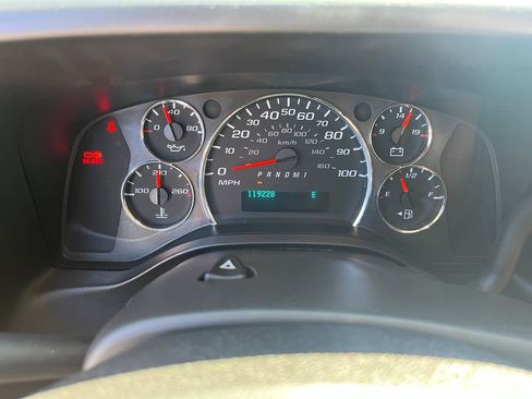 Used 2019 Chevrolet Express 2500 Extended w/ Driver Convenience Package RWD image 23