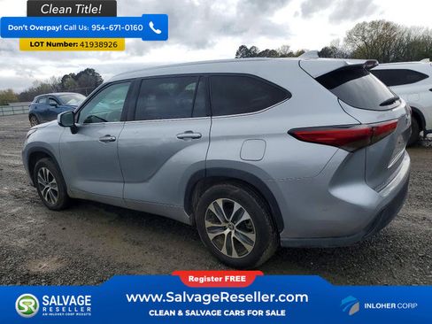 Used 2021 Toyota Highlander XLE image 3