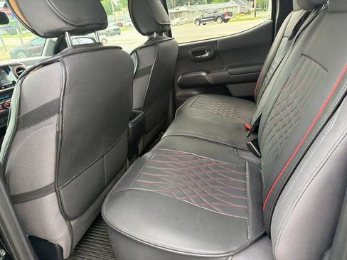Used 2017 Toyota Tacoma TRD Sport AWD/4WD image 13
