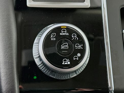 Used 2024 Mitsubishi Outlander SE image 25