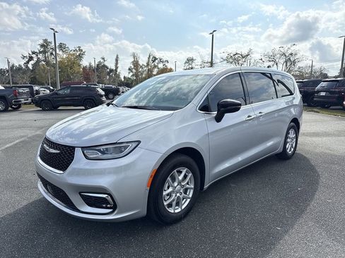 New 2026 Chrysler Pacifica Select FWD image 7