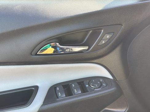 Used 2022 Chevrolet Equinox LT w/ Driver Convenience Package image 7