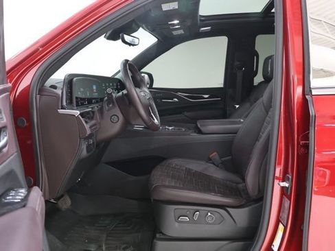 Used 2024 Cadillac Escalade Premium Luxury Platinum AWD/4WD image 17