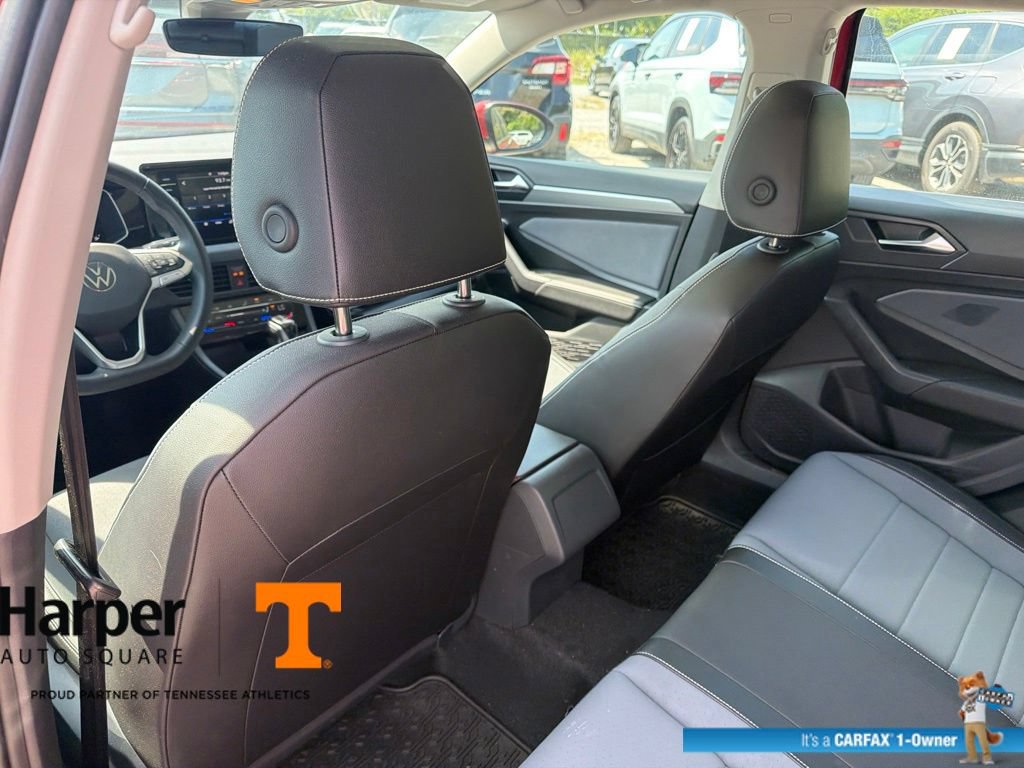 Used 2025 Volkswagen Jetta SE w/ Sunroof Package FWD image 11
