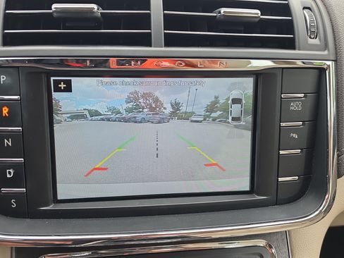 Used 2017 Lincoln Continental Premiere FWD image 15