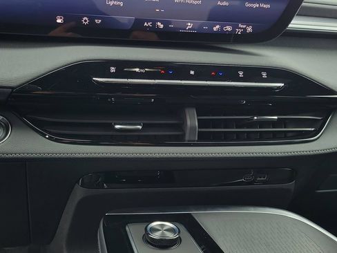 Used 2025 Buick Enclave Sport Touring w/ LPO, All-Weather Package FWD image 28