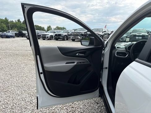 Used 2022 Chevrolet Equinox LS AWD/4WD image 15