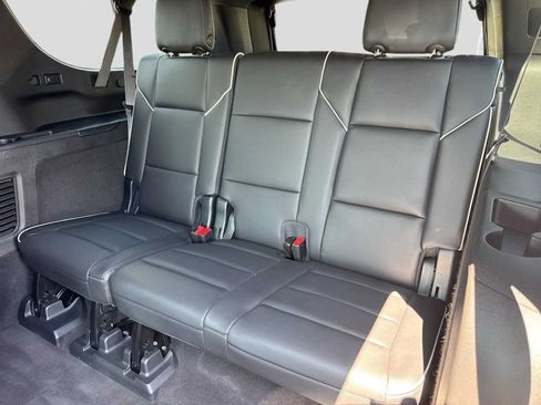 Used 2023 Cadillac Escalade ESV Premium Luxury AWD/4WD image 15