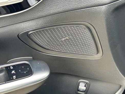 Used 2023 Mercedes-Benz C 300 Sedan image 17