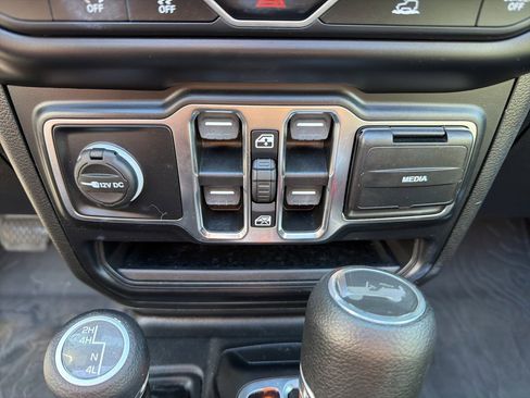 Used 2022 Jeep Wrangler Unlimited Sport w/ Sun And Sound Package image 39