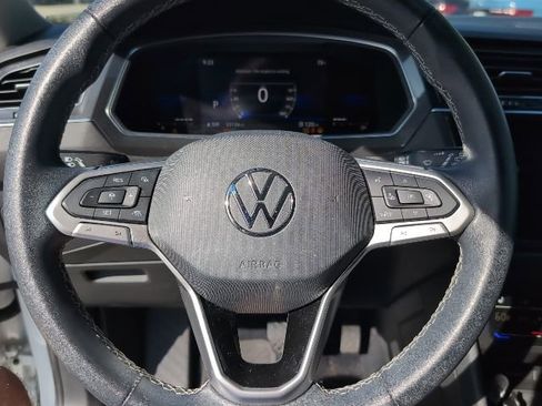 Used 2022 Volkswagen Tiguan SE FWD image 11