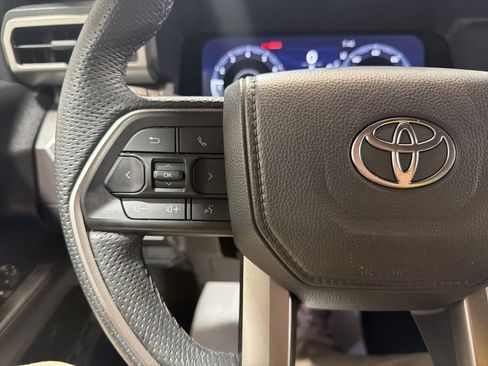 Used 2025 Toyota Tacoma TRD Off-Road image 26