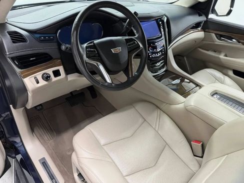 Used 2019 Cadillac Escalade Luxury RWD image 9